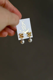 Primrose Pearl Earrings
